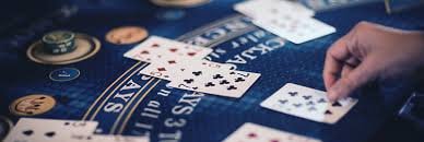 Meja Colok Macau live-dealer dengan empat dadu dan dealer profesional stasiunplay